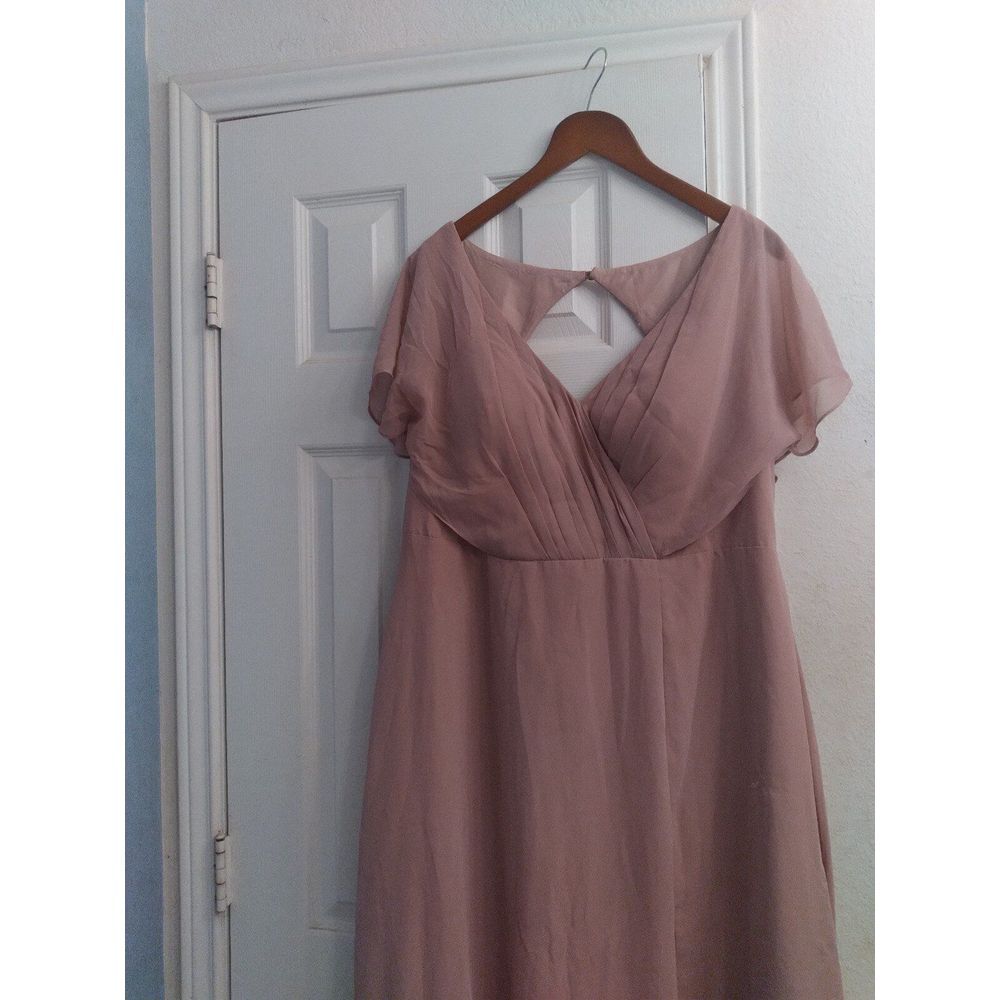 Elegant Blush Pink Chiffon Formal Dress with Flutter Sleeve and Open Back Design